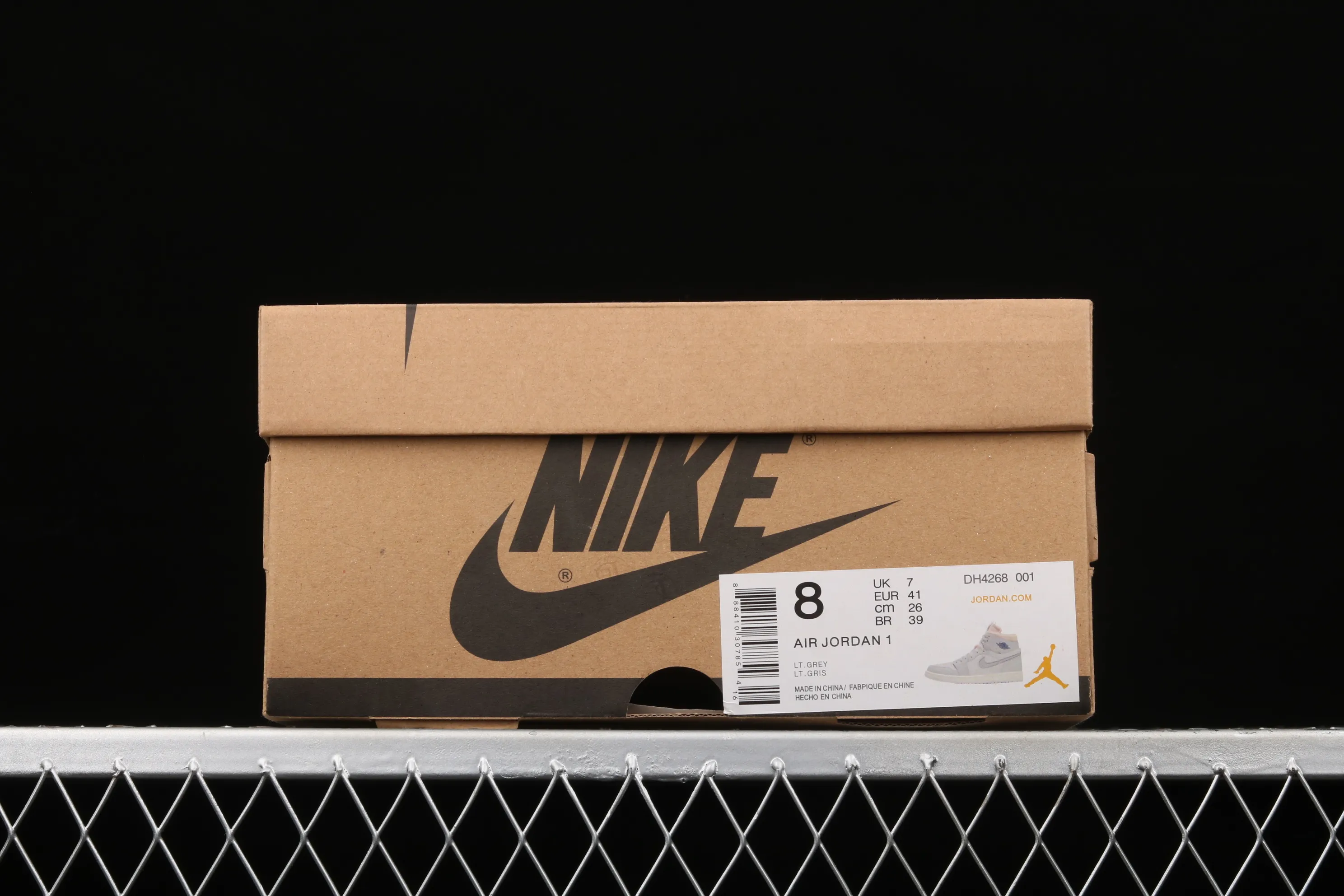 All categories Air Jordan Jordan series basketball shoes Air Jordan 1 High Z version Air Jordan 1 Zoom Comfort "London" AJ1 Joe 1 light gray color DH4268-001